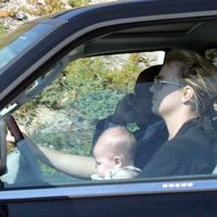 britney spears using her baby as an airbag