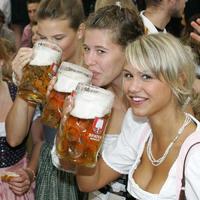 Beer babes...
