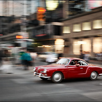 panning_red_2-seater_car_yonge-dundas