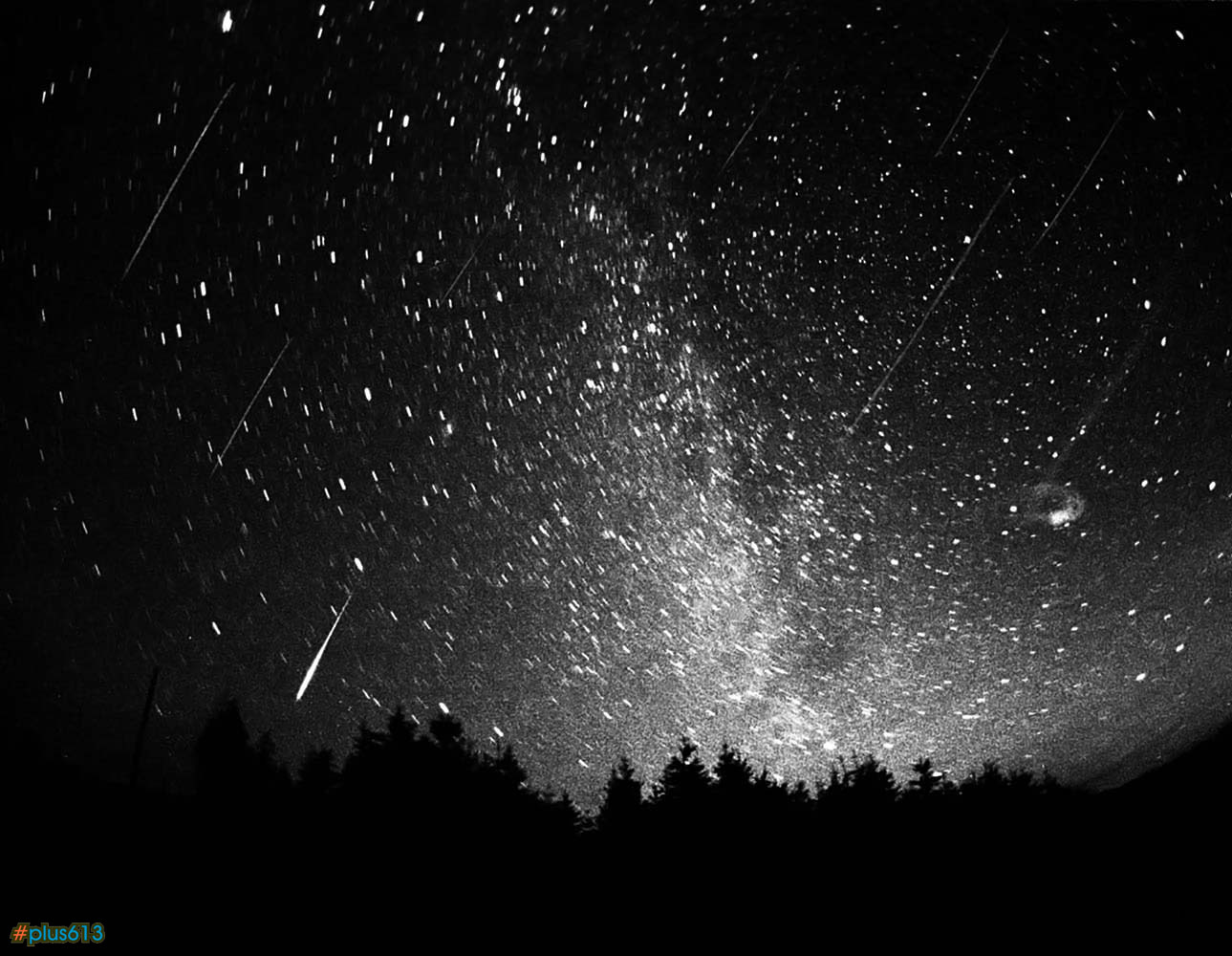Звездопад падающих звезд. Падающая звезда. Ночное небо. Звездное небо черное. Ночное звездное небо.