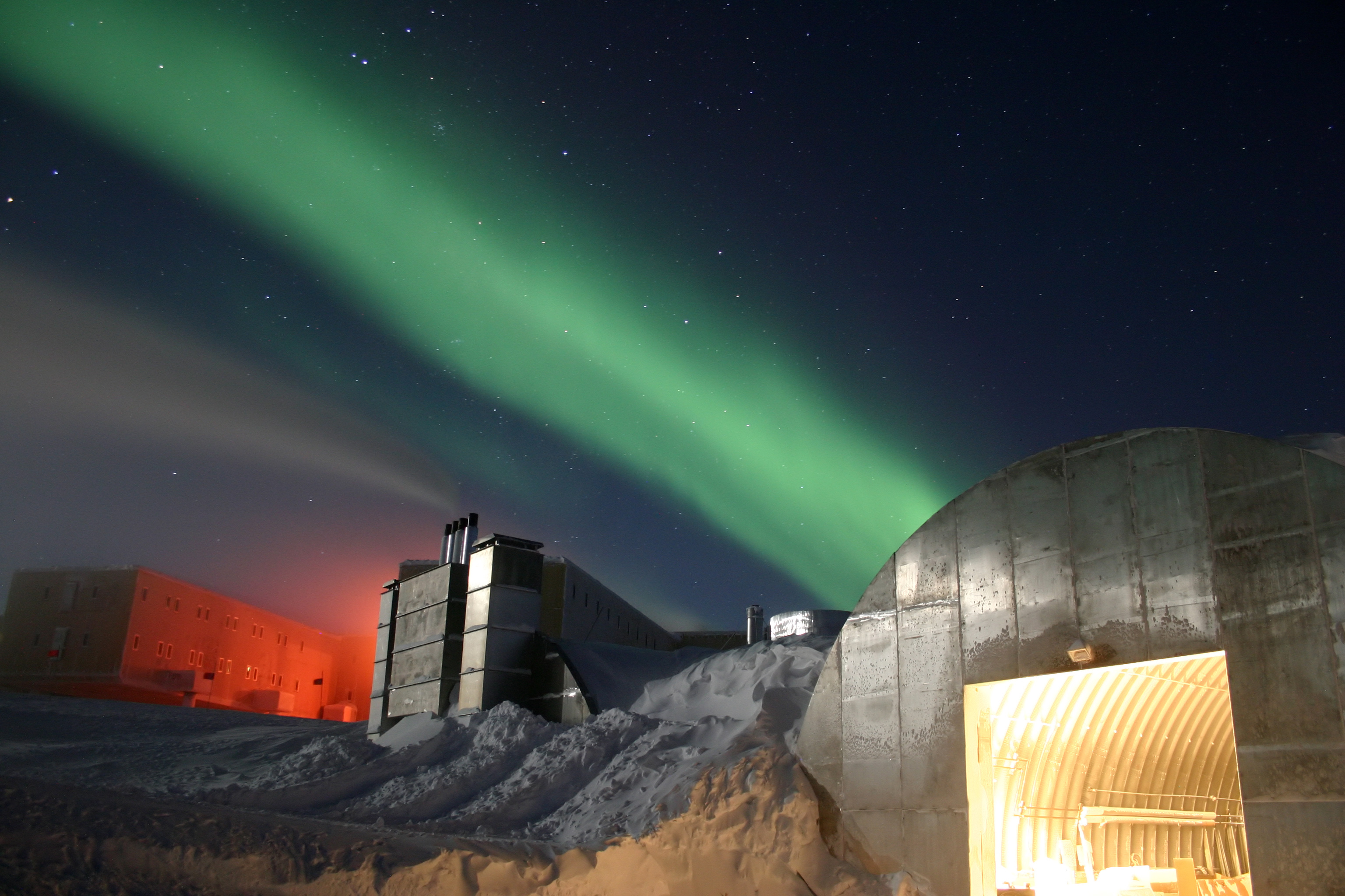 Aurora Australis at Amundsen-Scott South Pole Station, Antarctica