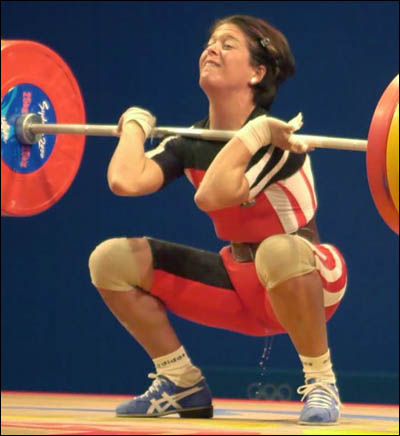 Stupid bitch pissing herself while lifting weights