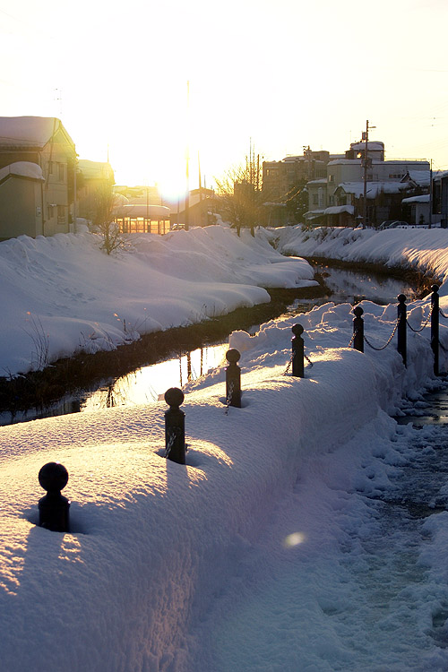Nagaoka in snow, but fine day -Jan. 9, 2006 "Sunset of a river"