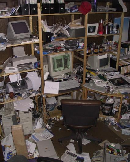 damn, I thought my desk was messy..