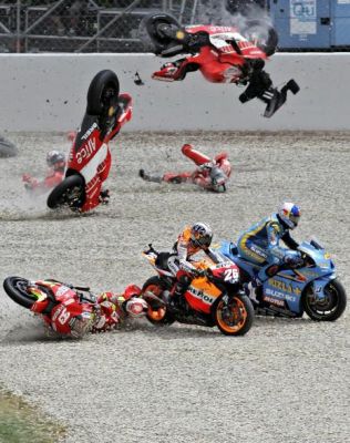 MotoGP Montmelò Crash 6