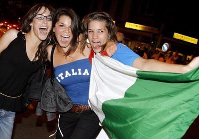 Italian supporters celebrating the world cup