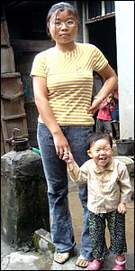 That kid is actually 19 years old, the shortest woman alive.