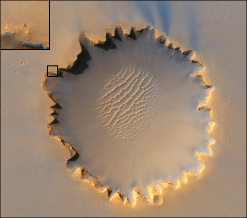 Mars Exploration Rover spotted on the edge of Victoria Crater