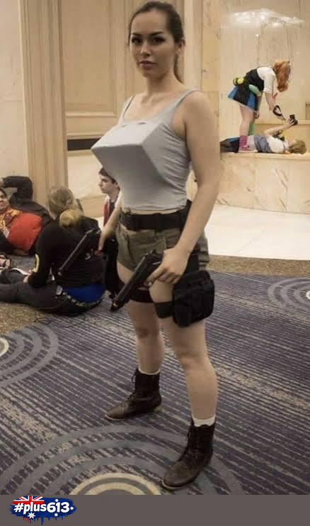 lara croft cosplay