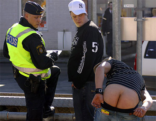 police discovers a crack in their investigations