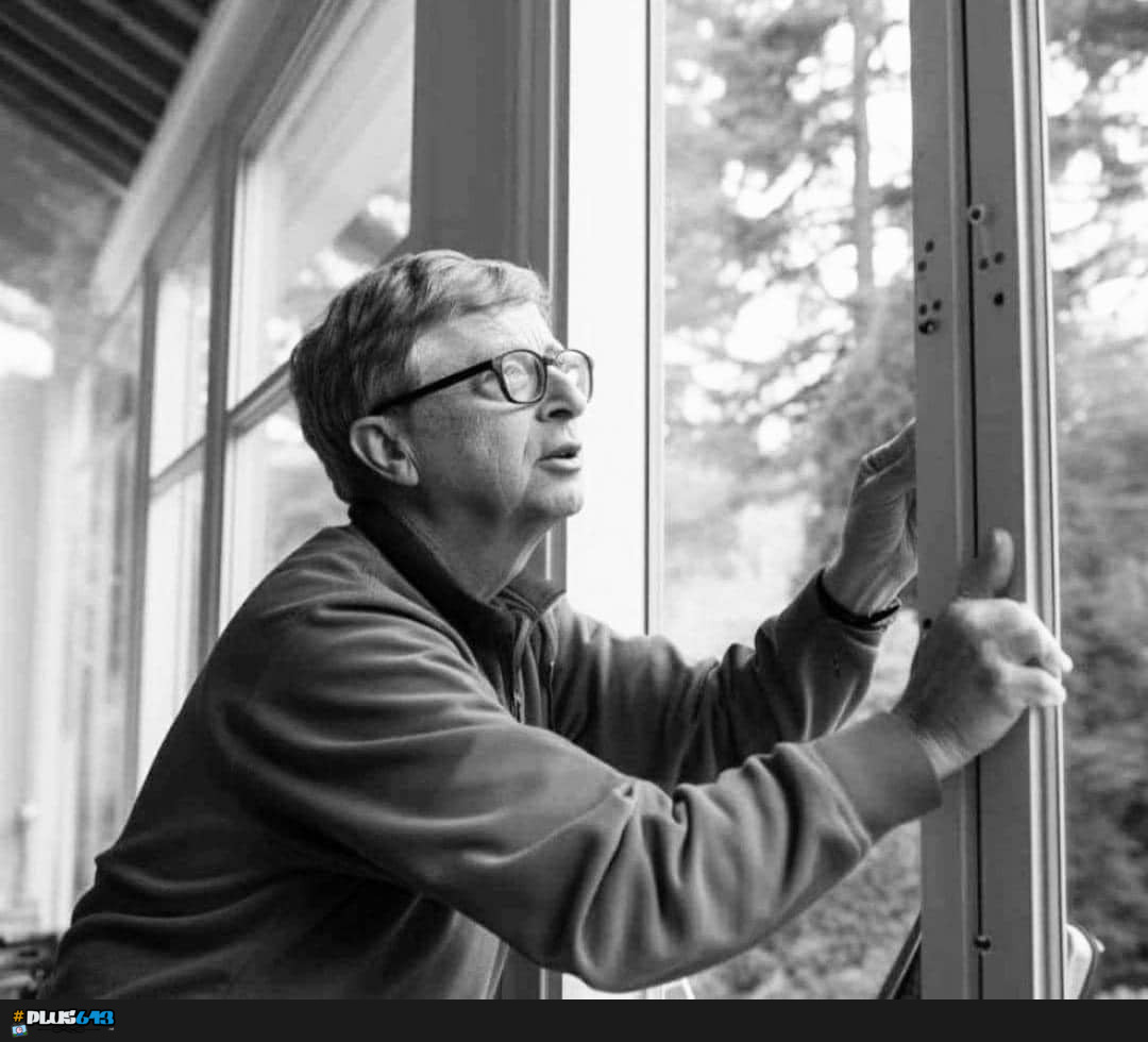 Bill Gates installs windows