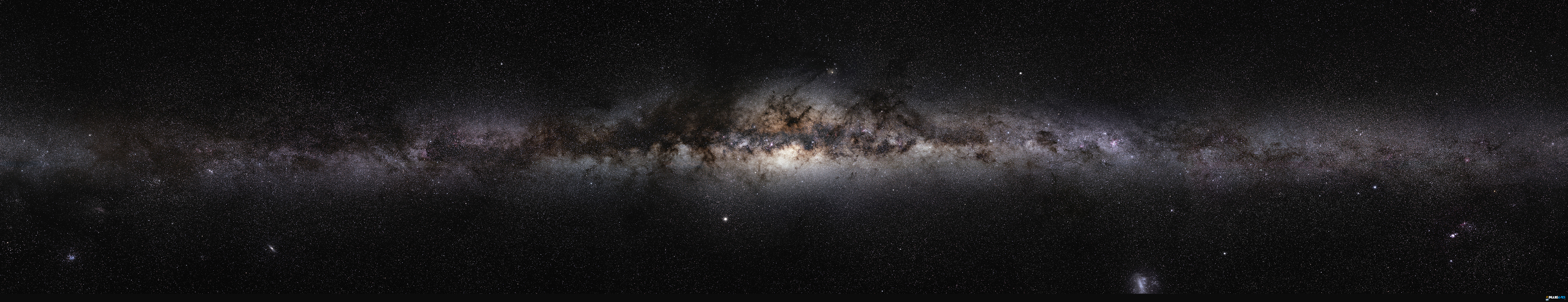 Wallpaper - Milky Way.  7680x1440
