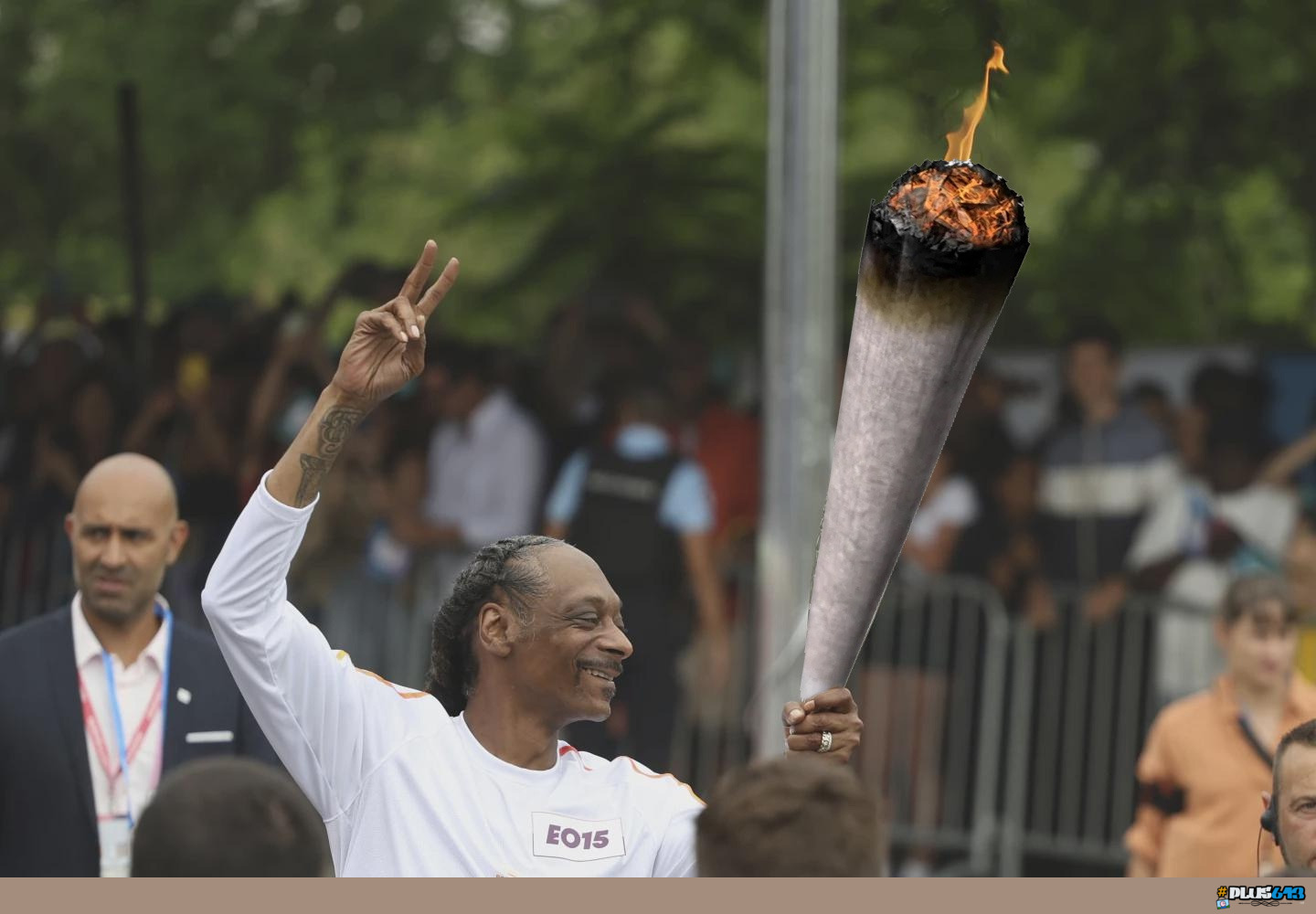Snoop Dogg carrying the Olympic blunt