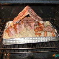 IT'S BACONNNNNNNNN!!