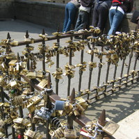 Guess the misterious object: what the hell is this? (Florence 2005)