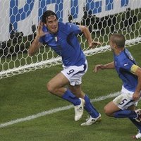 Luca Toni eheheh Luca Toni ohohoh Luca Toni al&egrave; al&egrave;!