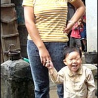 That kid is actually 19 years old, the shortest woman alive.