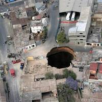 Giant Sinkhole 2