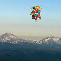 Oregon man flies 193 miles on a lawn chair 