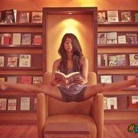 I love girls that read